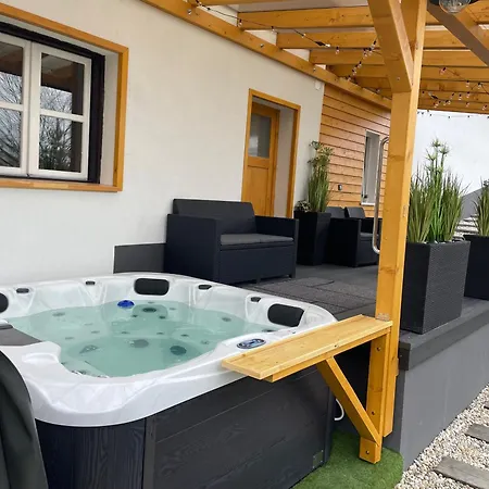 Calm Hertelend Apartman *