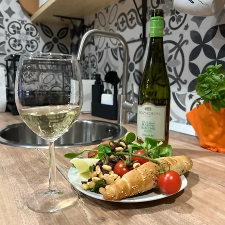 Calm Hertelend Apartament